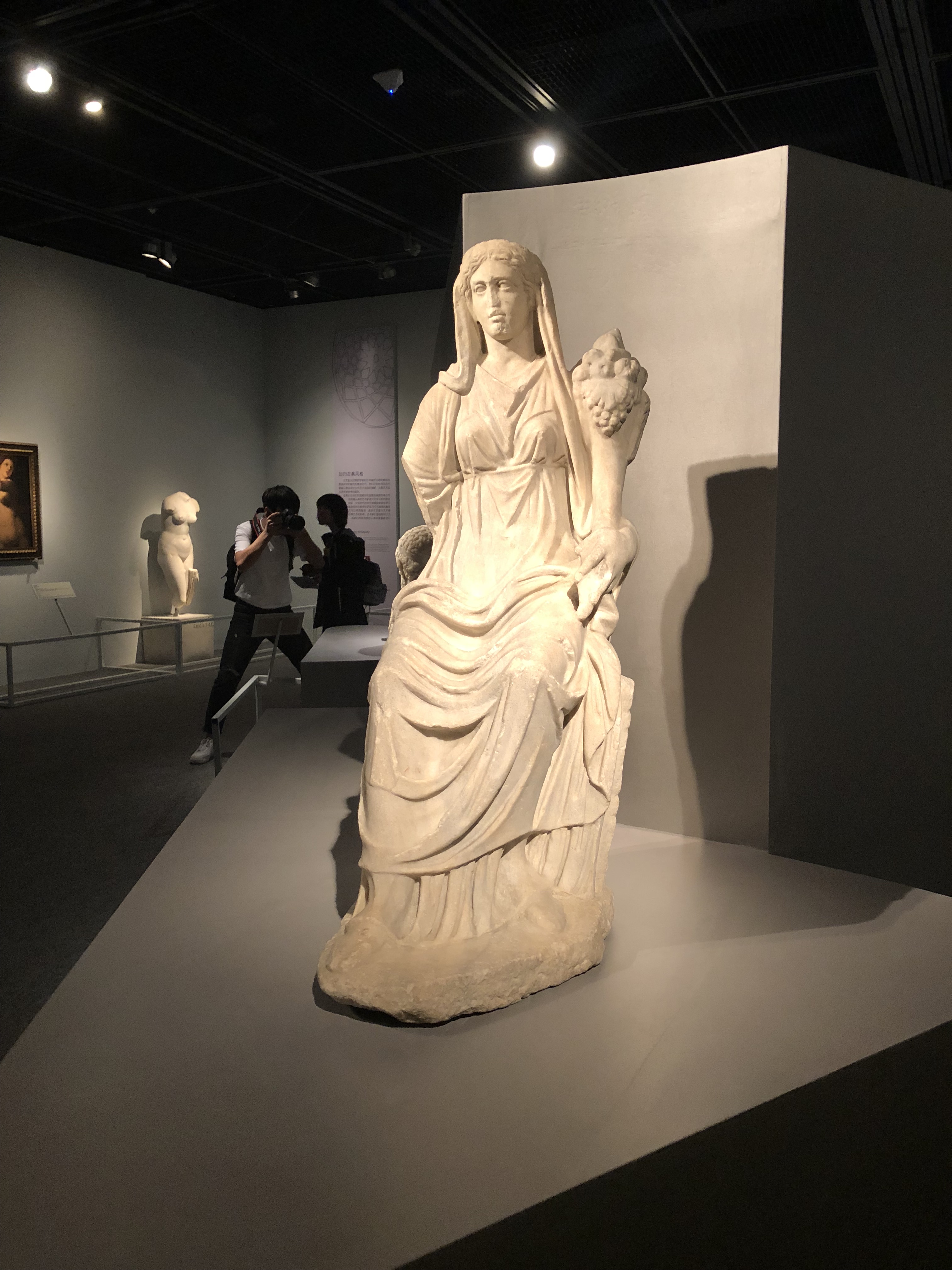 29.命运女神坐像